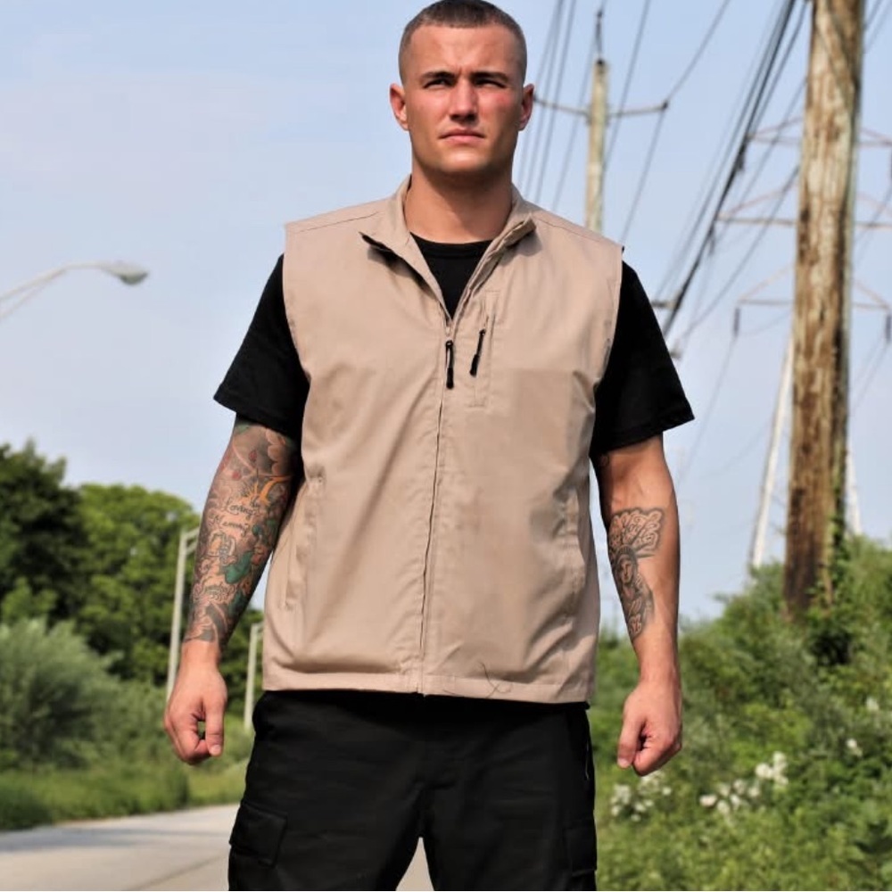 ROTHCO UNDERCOVER TRAVEL VEST TAN KHAKI SIZE MEDIUM NWT 9 POCKETS